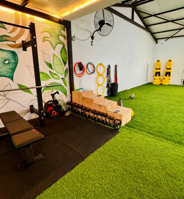 Antrenman sahasinin acik alan gorunumu